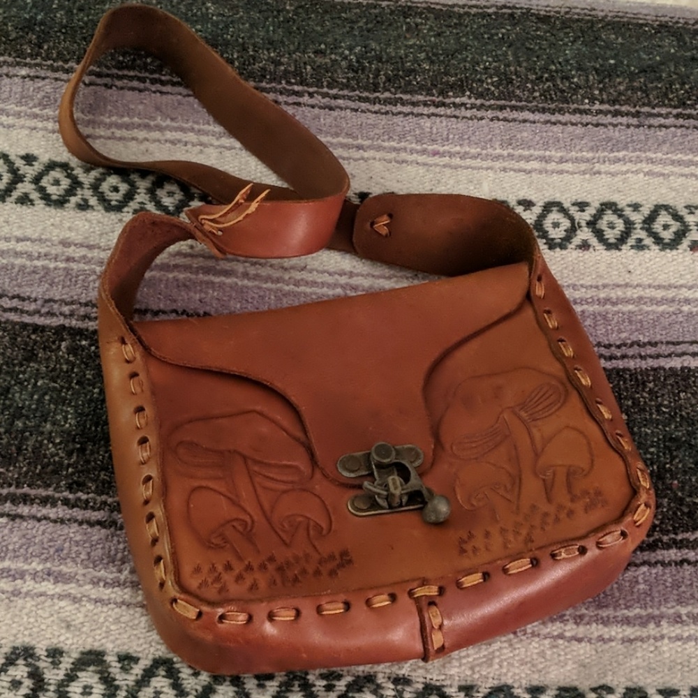 Vintage leather mushroom purse 🍄